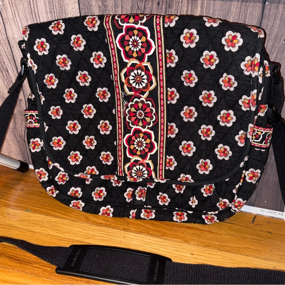 Vera Bradley Quilted Messenger Crossbody | Black Floral Retired Pattern | EUC